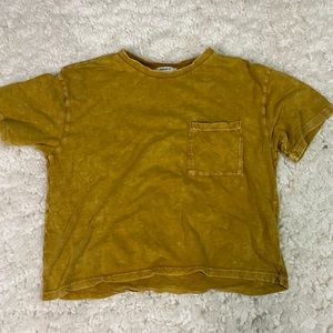 Juniors small mustard colored crop tee